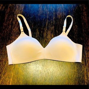 Warner’s Bra Wireless Seamless Nude 36B
